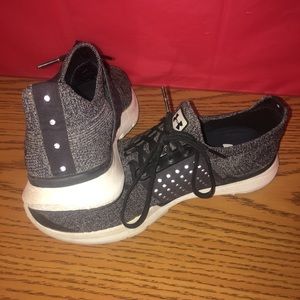 Boys Under Armour shoes size 5.5